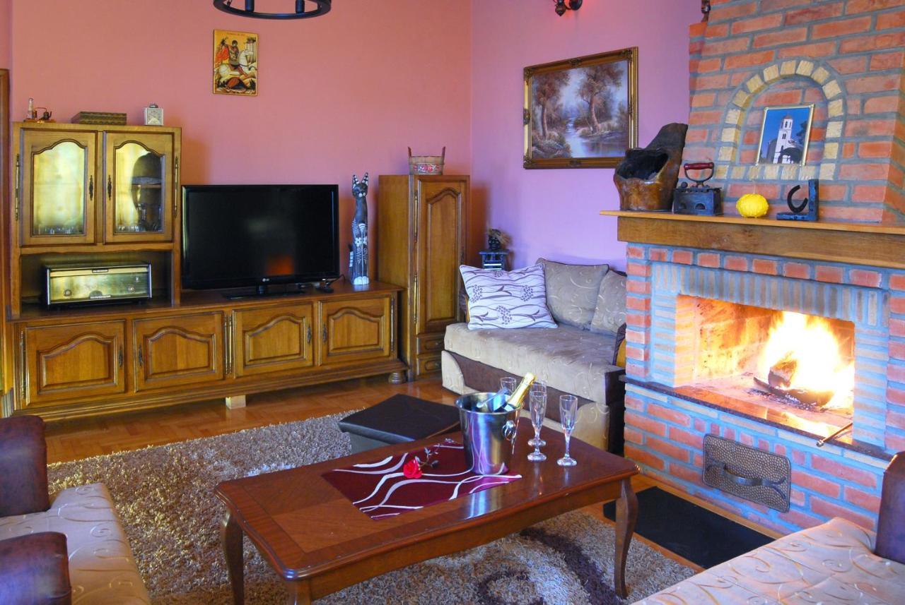 Villa Katarina With Pool Banja Luka Extérieur photo