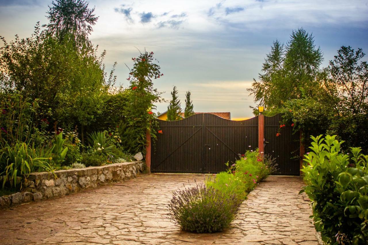 Villa Katarina With Pool Banja Luka Extérieur photo