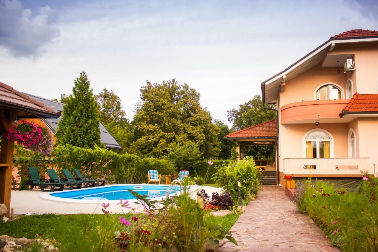 Villa Katarina With Pool Banja Luka Extérieur photo
