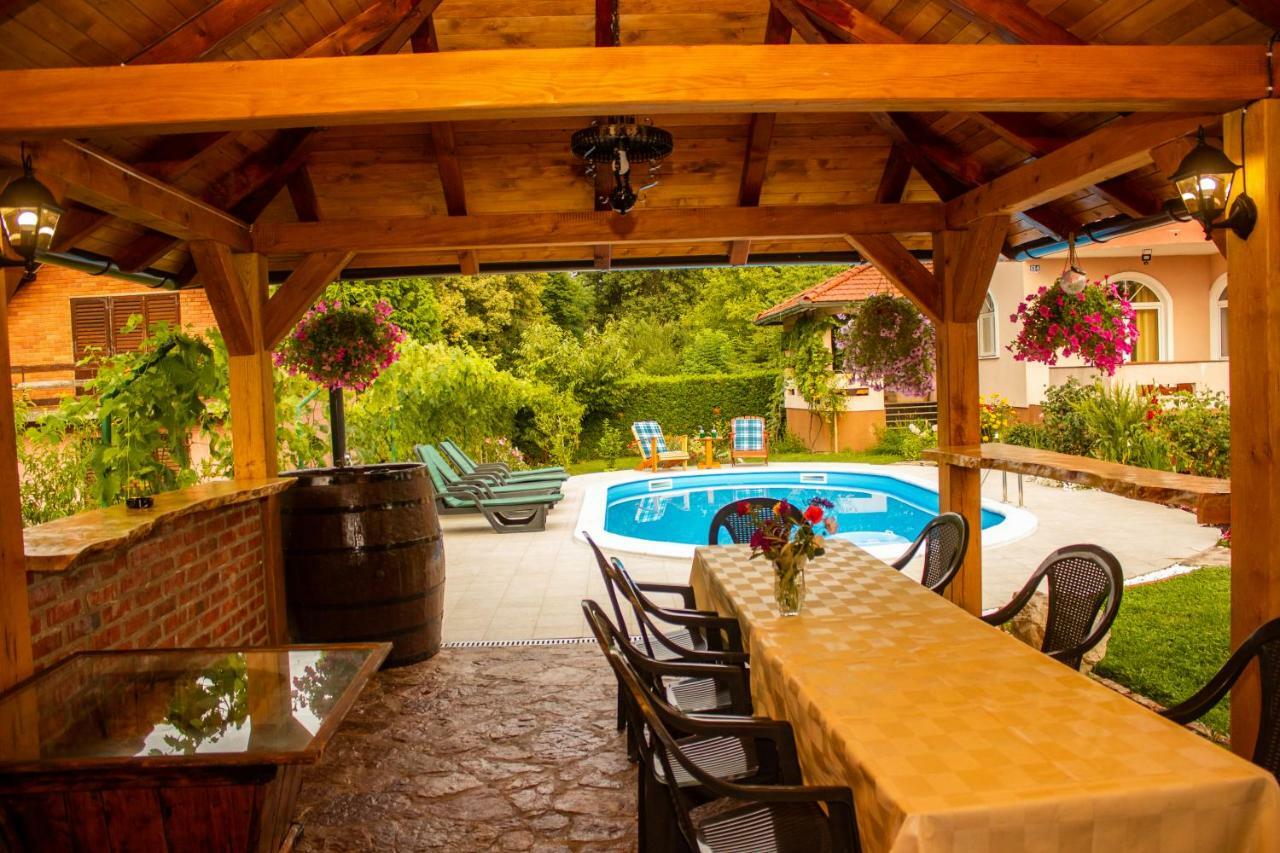 Villa Katarina With Pool Banja Luka Extérieur photo