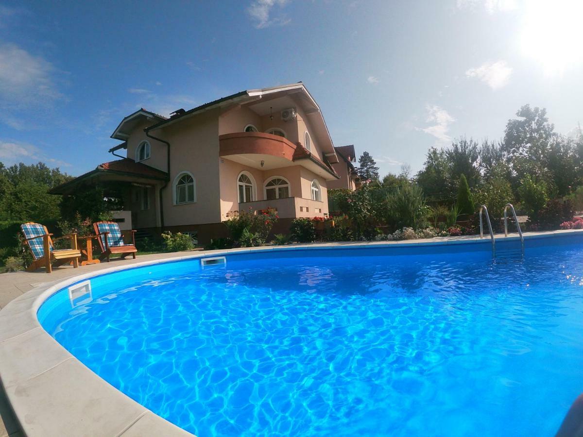 Villa Katarina With Pool Banja Luka Extérieur photo